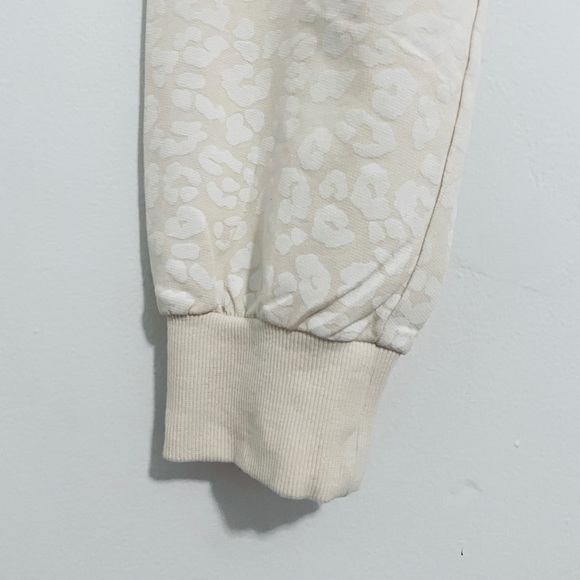 Z SUPPLY | Ava Cream Leopard Drawstring Jogger - Picture 10 of 13